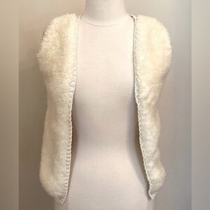 Max Studio Cream SZ M Preppy Boho Chic Clean Girl Faux Fur Sweater Open Cardigan